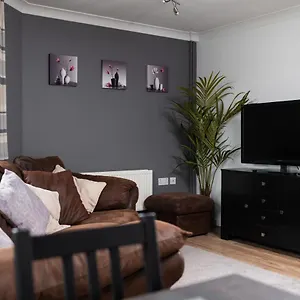 Charming 2br Ground Floor Flat In Sholing, 11 Mins From Centre - Recently Set Up With Apartment